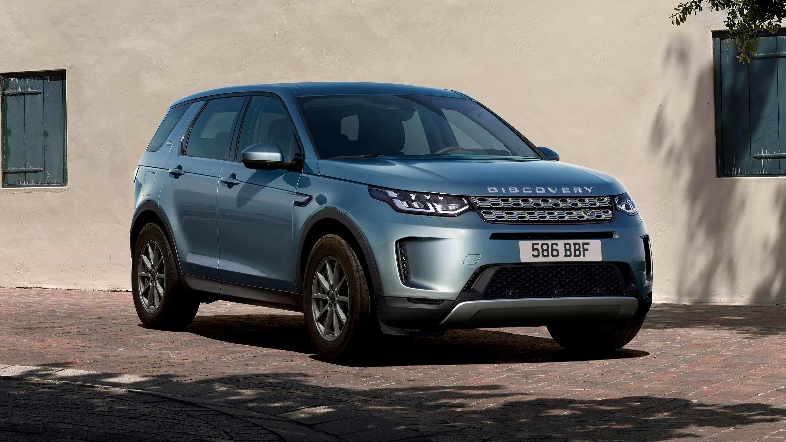 Range Rover Discovery Sport parked in house