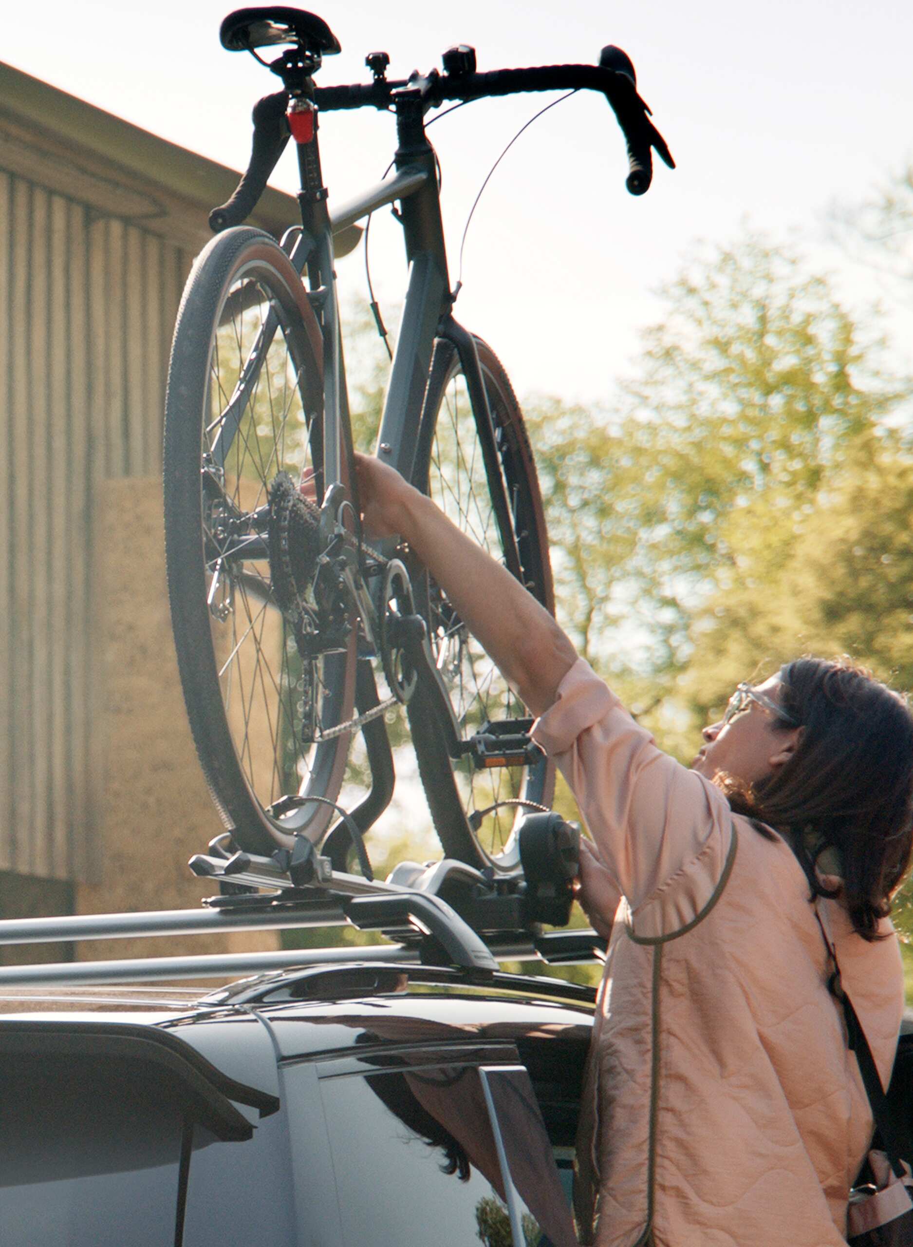 Discovery with a bike being mounted on the roof