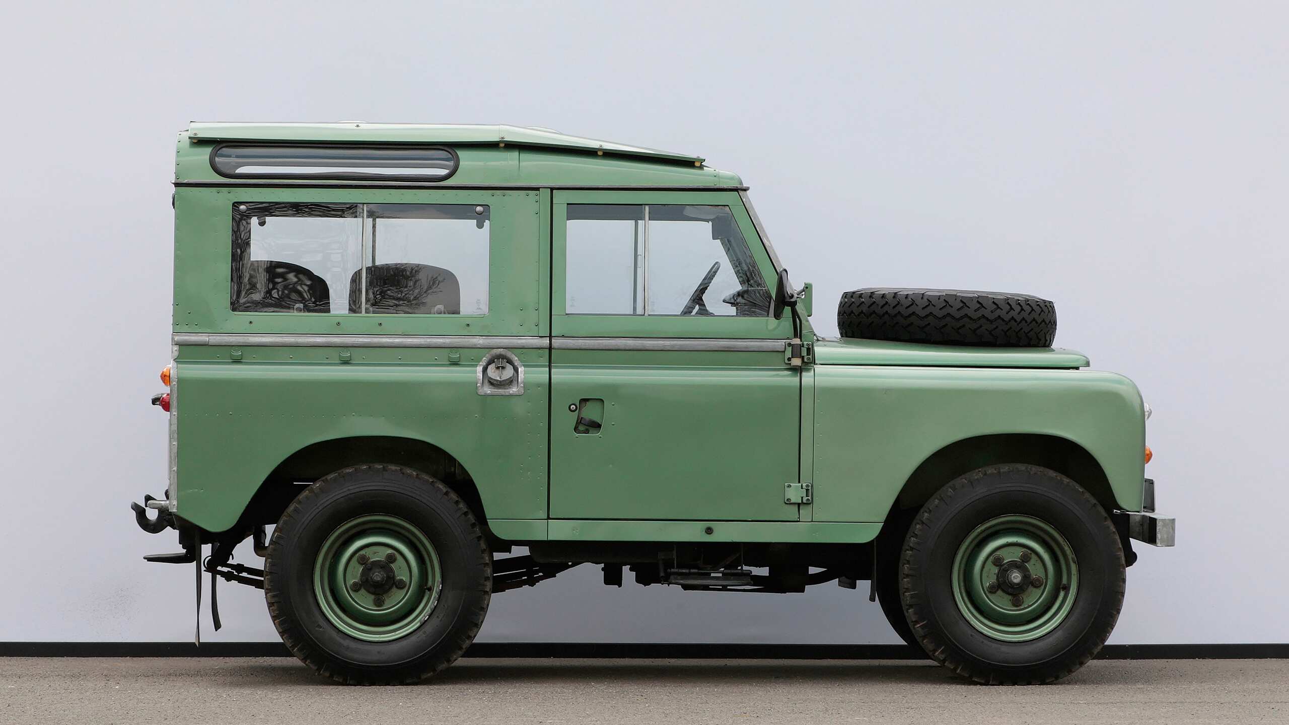 Land Rover old model