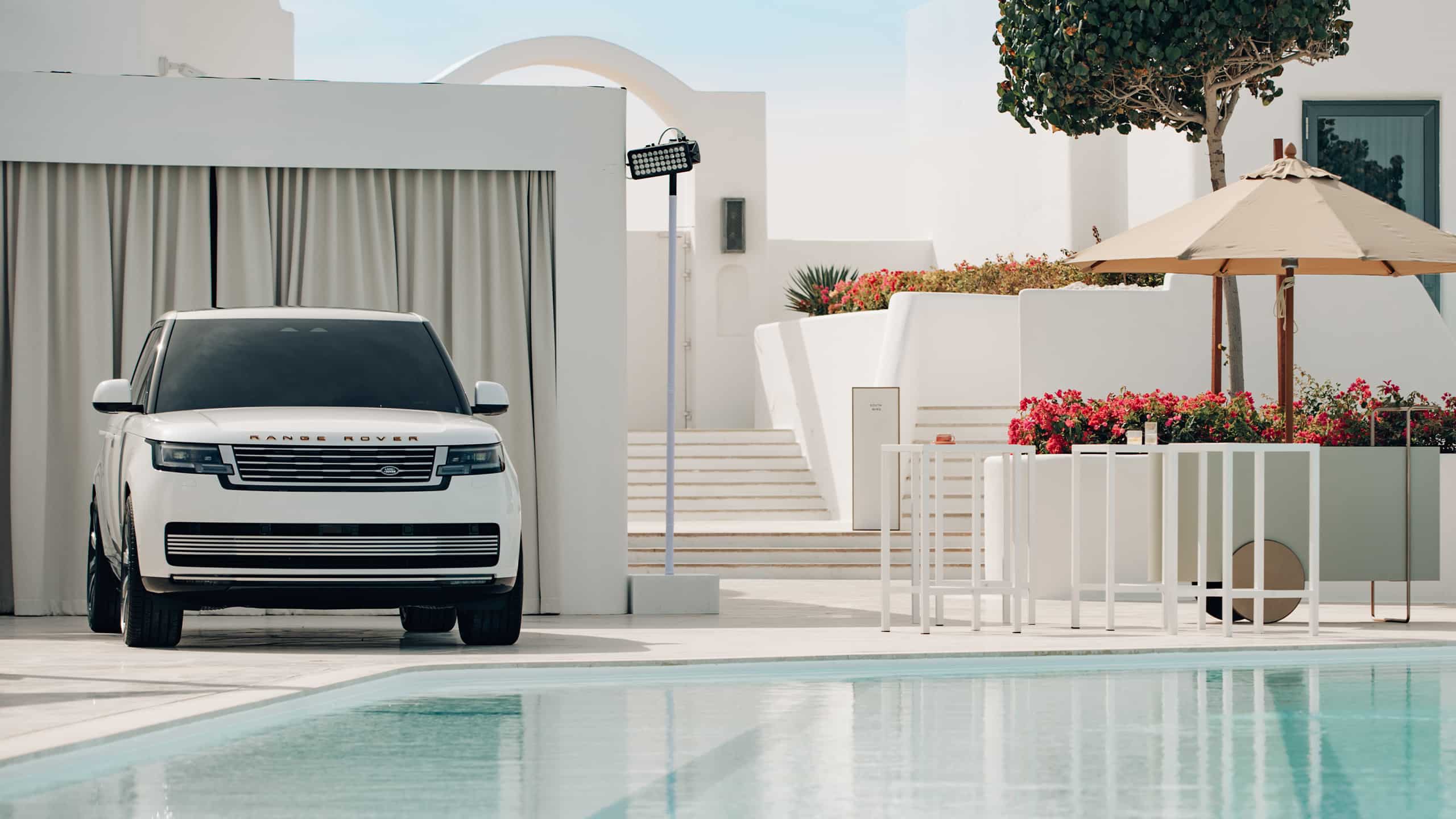 Range Rover parked in royal hotel