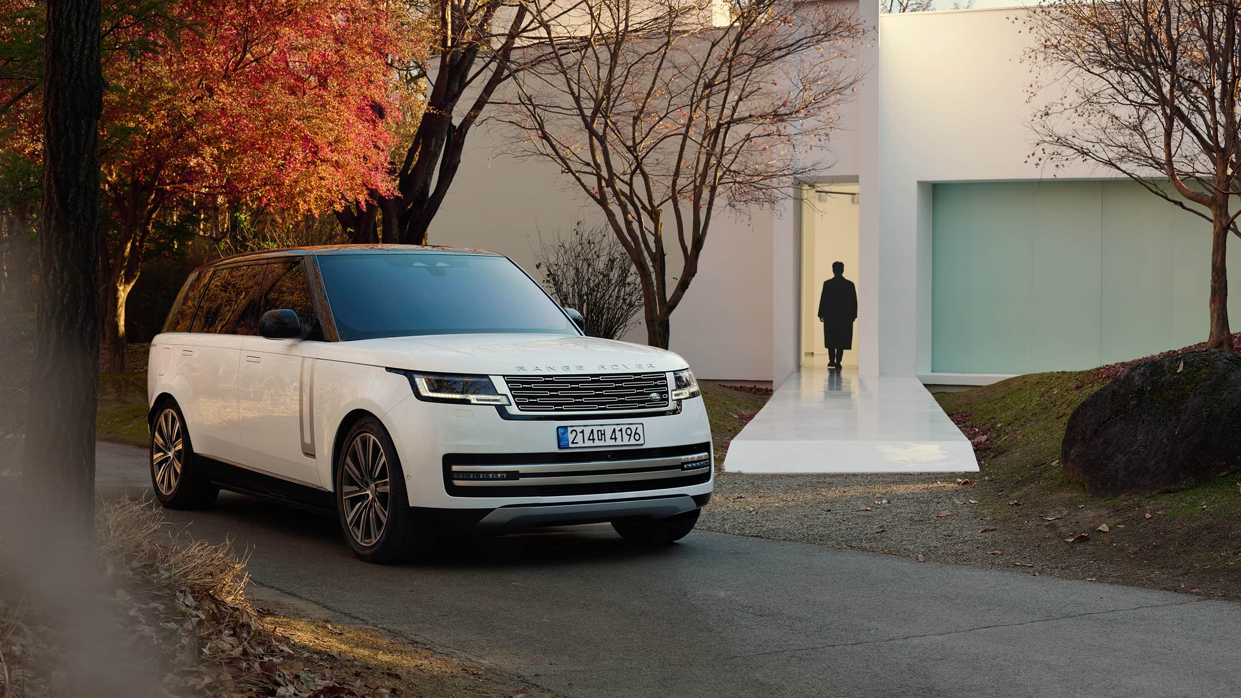 Range Rover Parked outside the Whitehouse