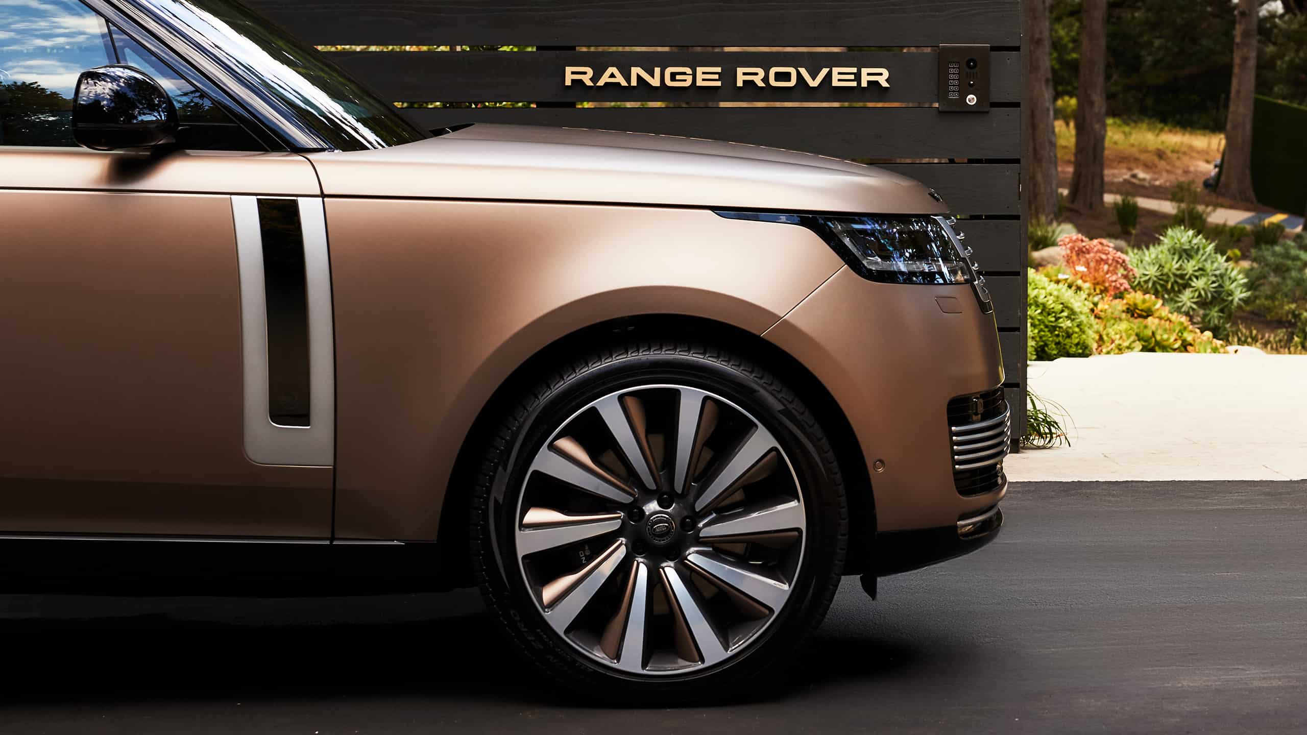 Range Rover side view